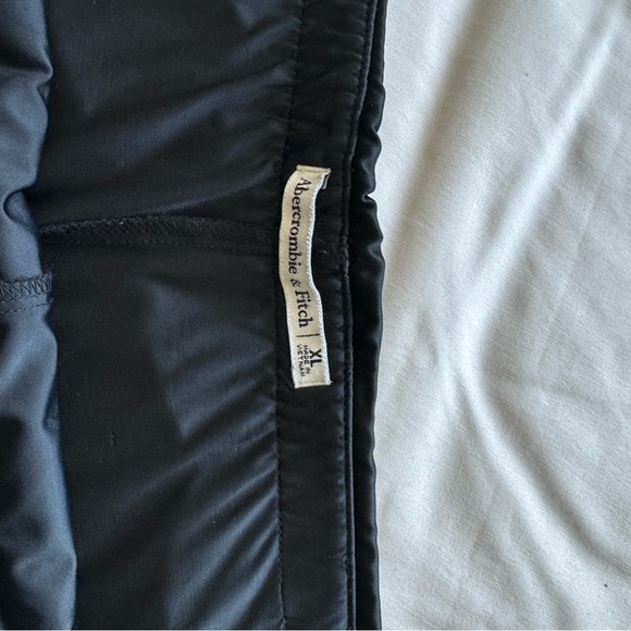 The A&F Scarlett Satin Mini Skort XL - Picture 4 of 4